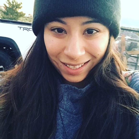 Meet your Posher, Kayla - Picture 3 of 8